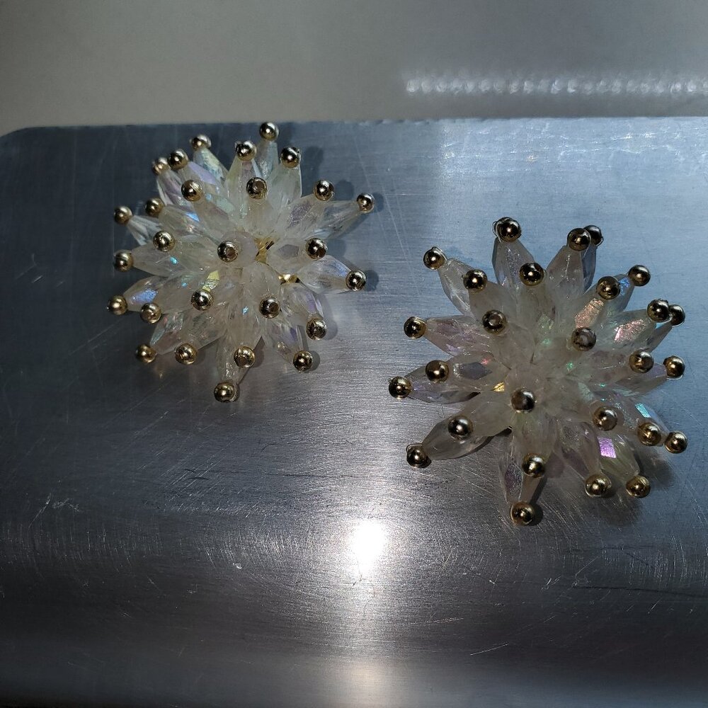 VINTAGE CLIP-ON EARRINGS